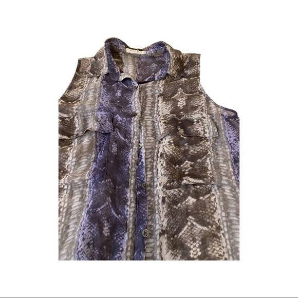 Equipment
Blue Gray Silk Snake Print Blouse (S) - Picture 6 of 6